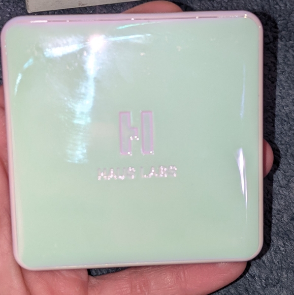 HAUS LABS BY LADY GAGA Bio-Radiant Gel-Powder Highlighter with Fermented Arnica - Picture 2 of 4